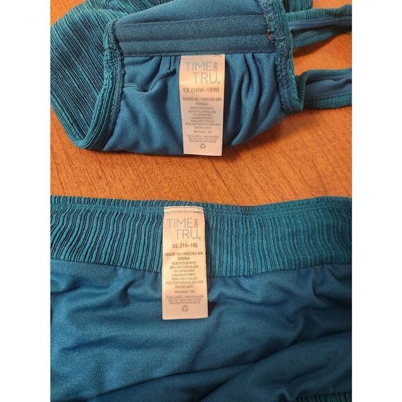 Time and tru 2 Piece Swimsuit. Top is 1X (16W-18W) and bottom is XL (16-18) - Picture 4 of 5